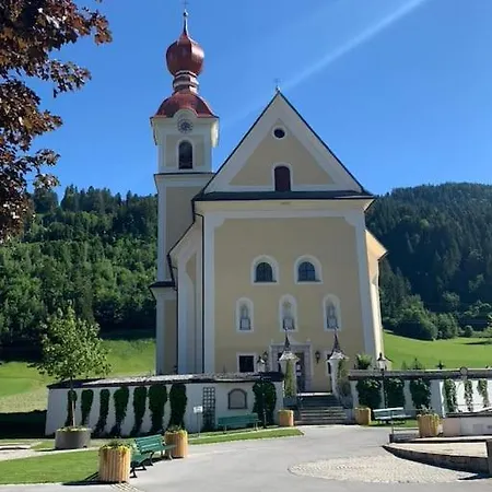 Charmantes Chalet-eckhaus Mit Alpenflair Am Wilden Kaiser *